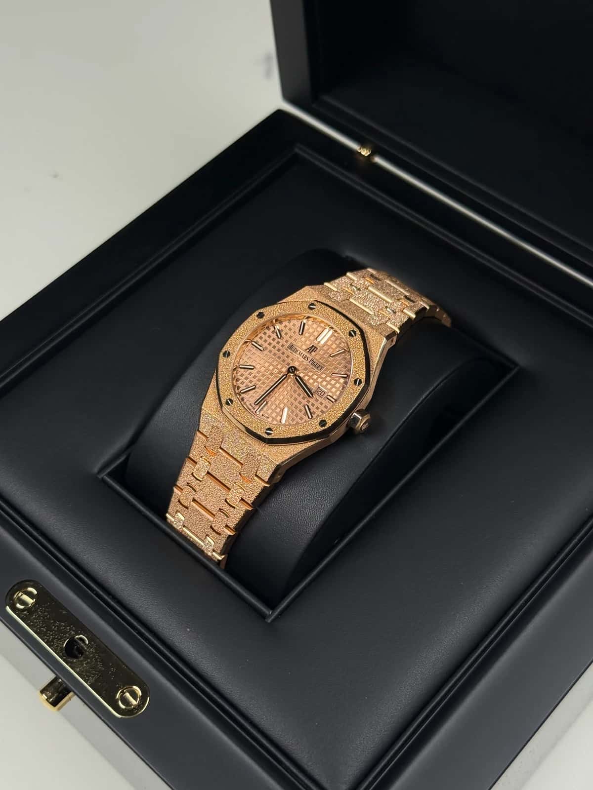 Royal Oak - Thumbnail 10