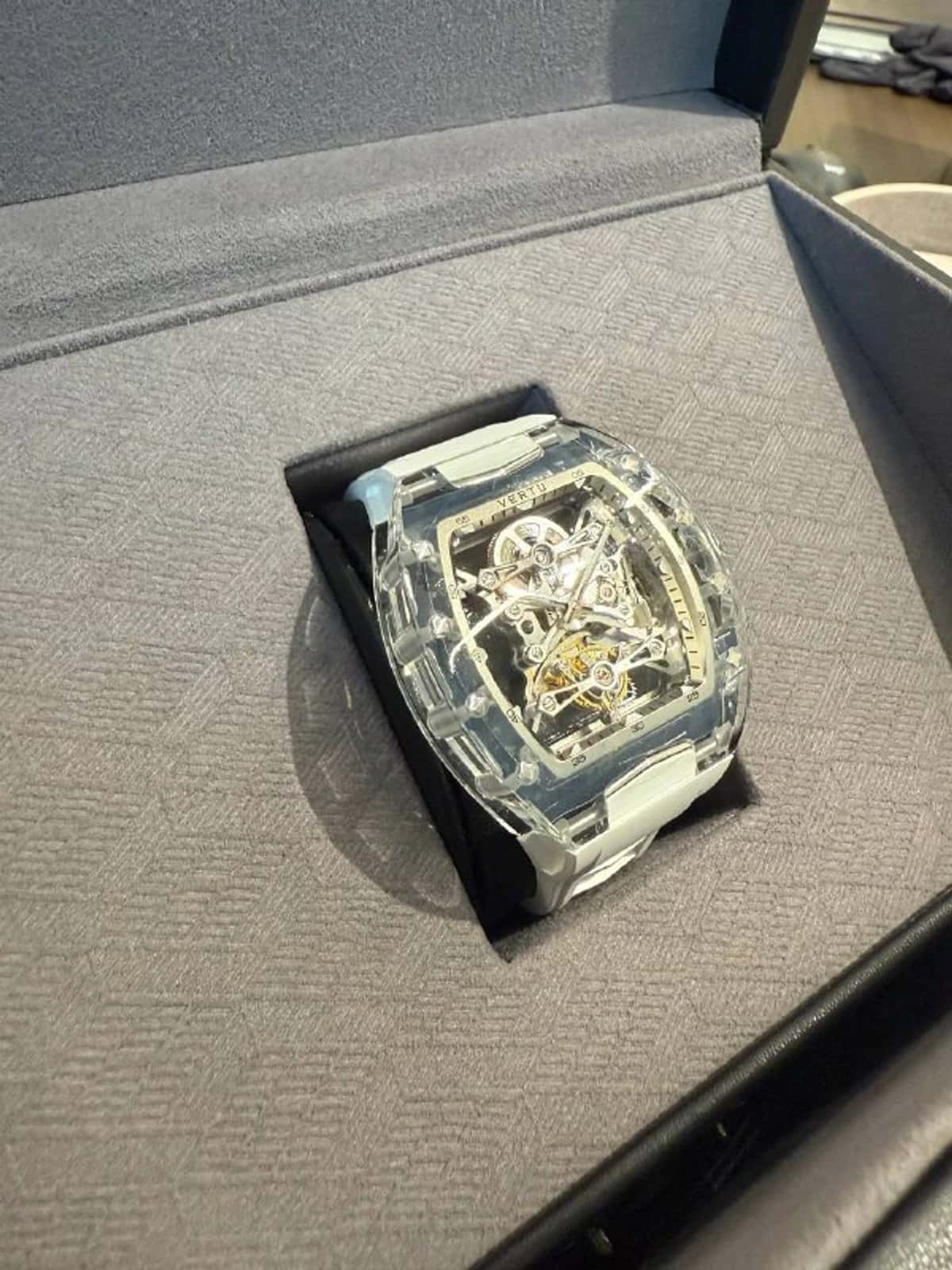 Vertu Legacy - Thumbnail 8