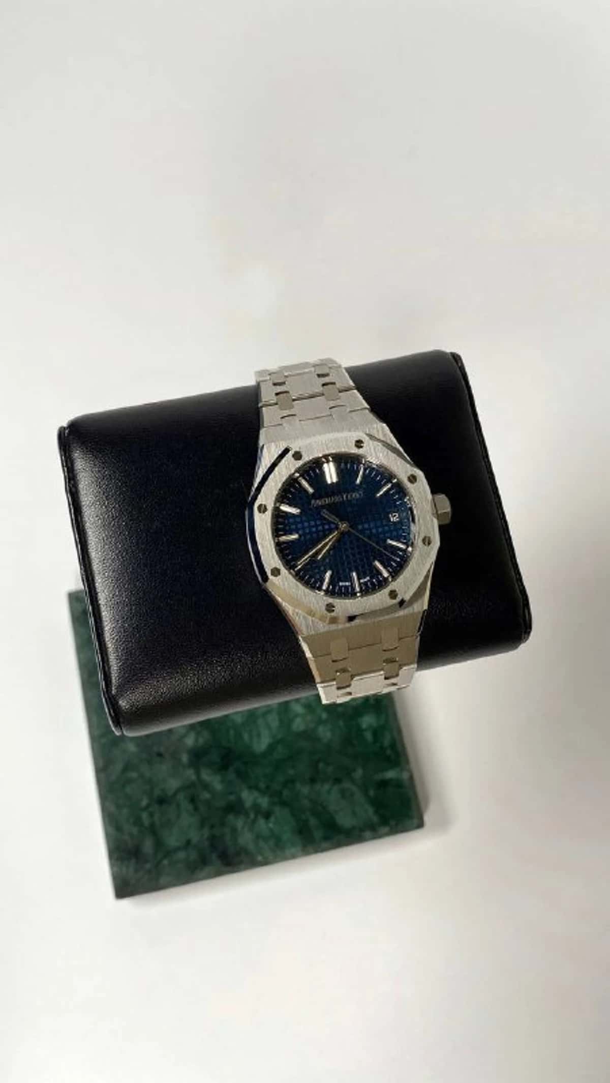 Royal Oak - Thumbnail 4