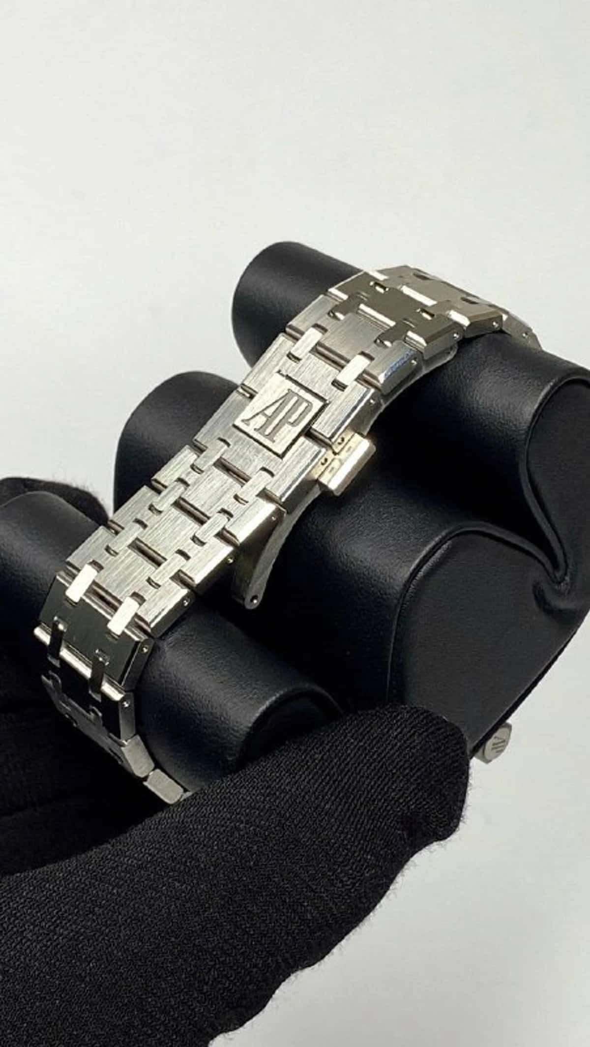 Royal Oak - Thumbnail 2