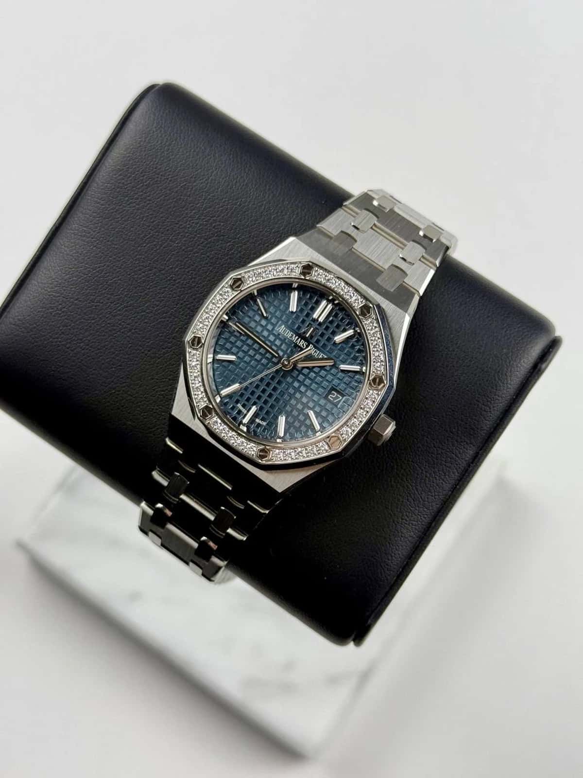 Royal Oak - Thumbnail 3