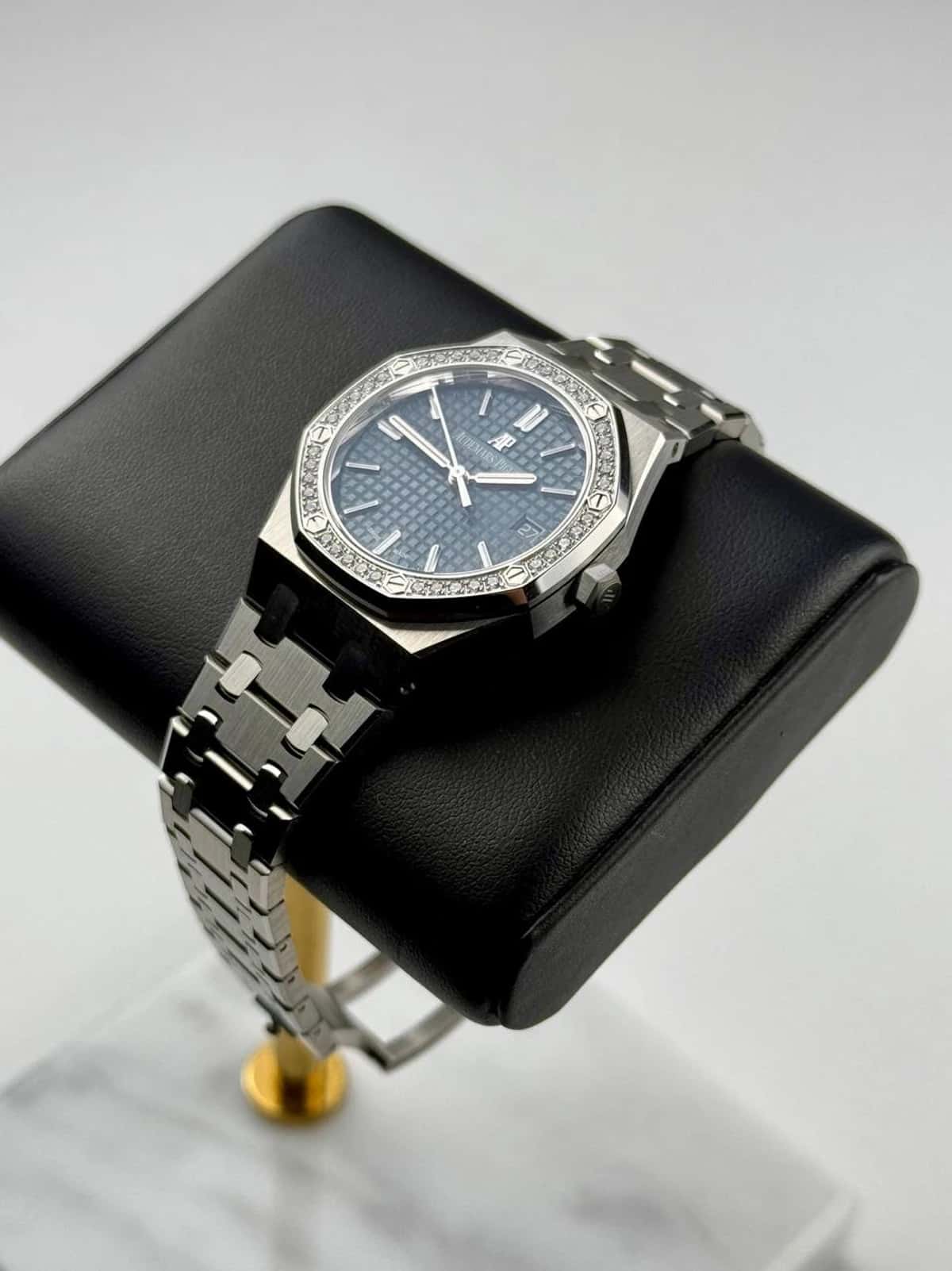 Royal Oak - Thumbnail 2