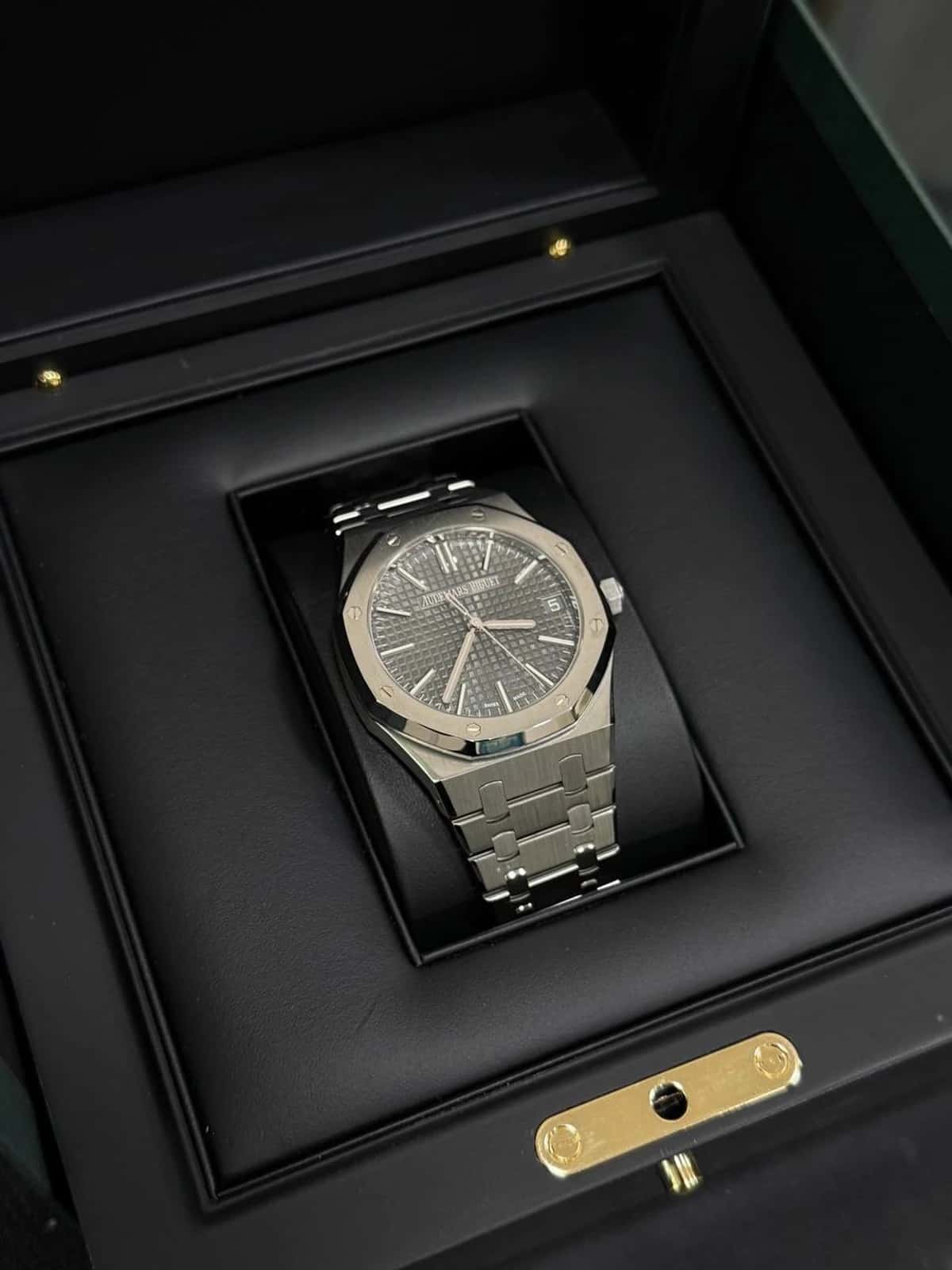 Royal Oak - Thumbnail 13