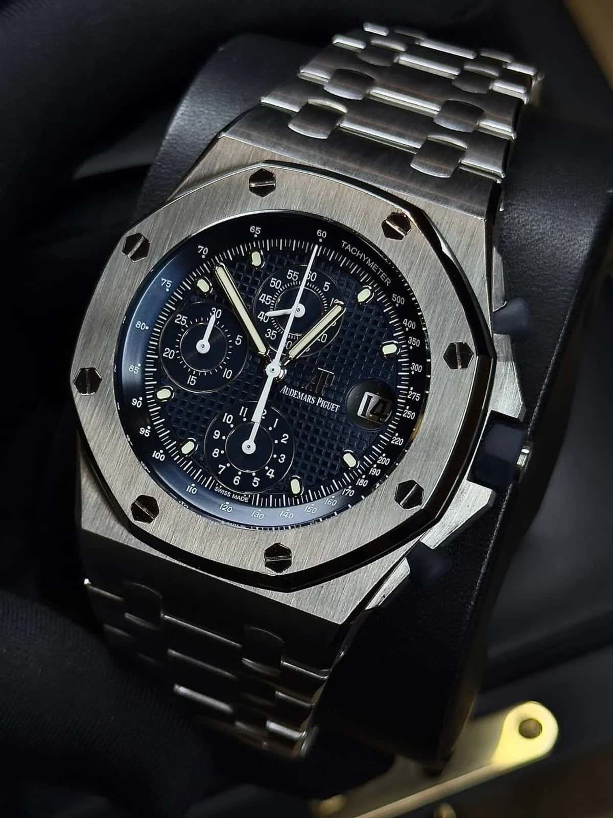Royal Oak Offshore - Thumbnail 5