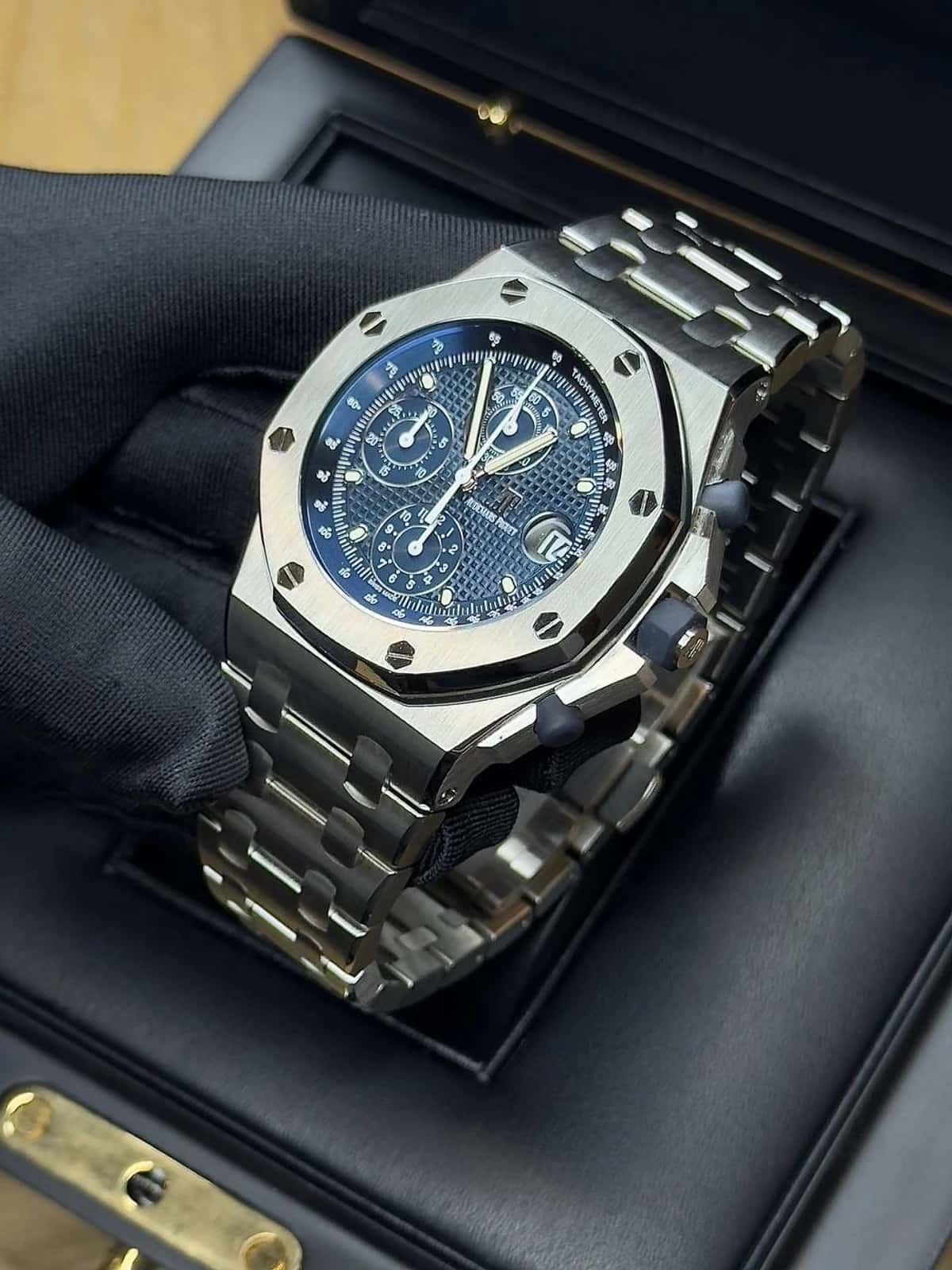 Royal Oak Offshore - Thumbnail 10