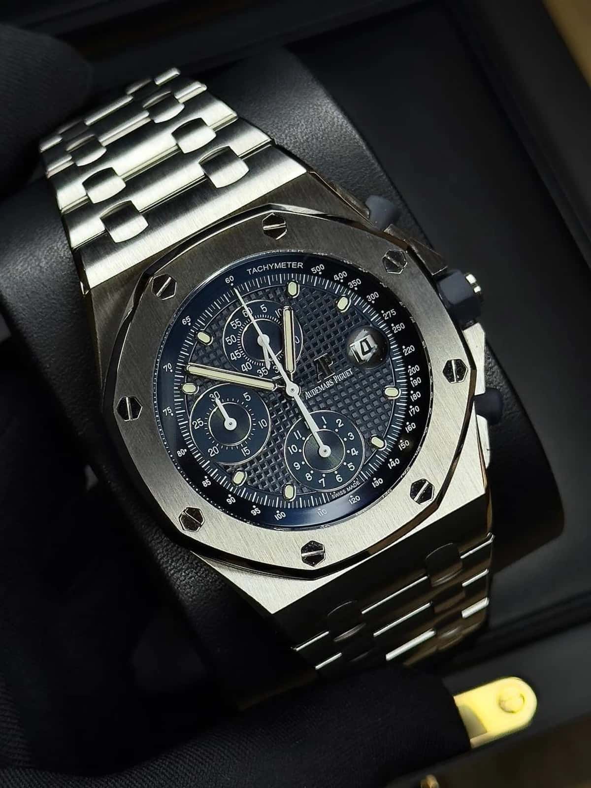 Royal Oak Offshore - Thumbnail 6