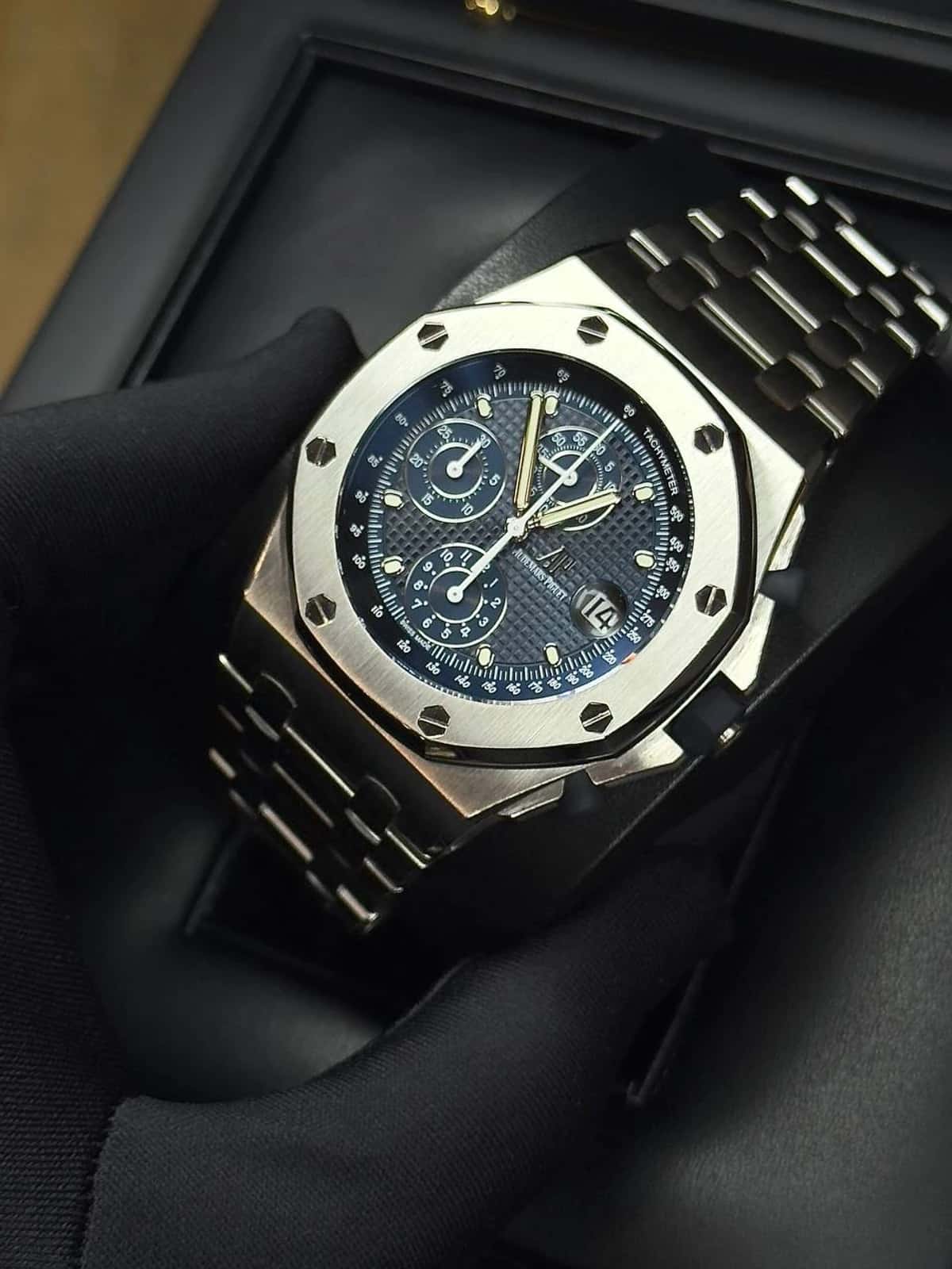 Royal Oak Offshore - Thumbnail 7