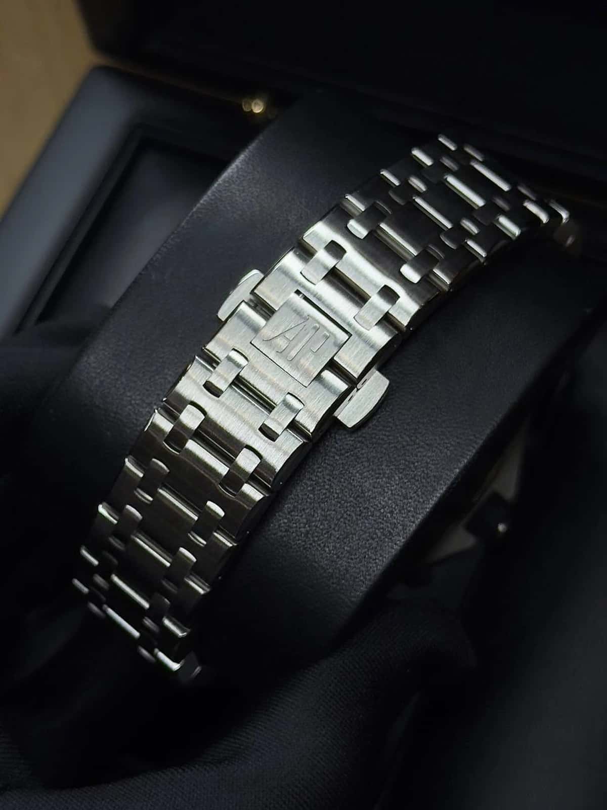 Royal Oak Offshore - Thumbnail 9