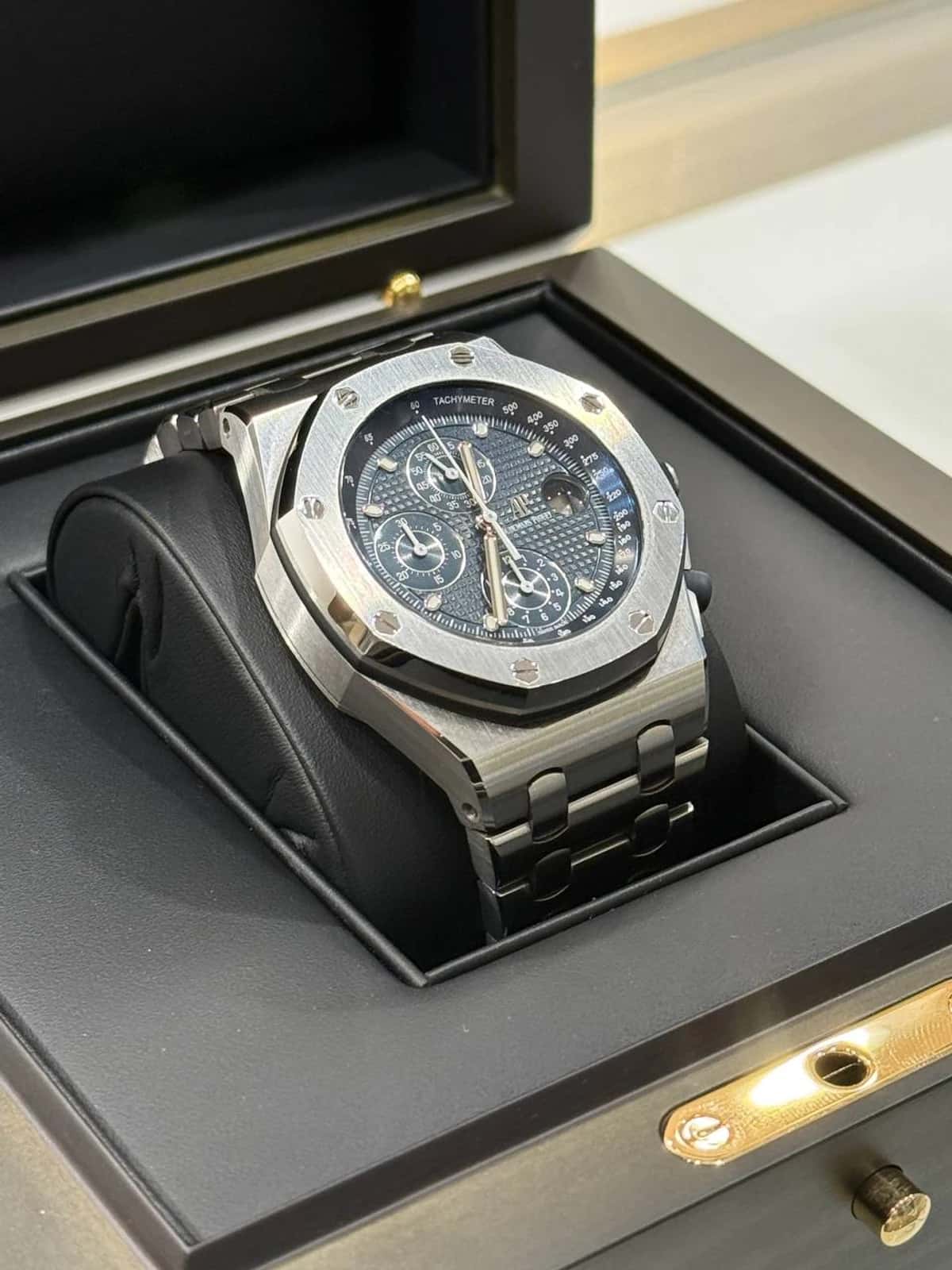 Royal Oak Offshore - Thumbnail 8