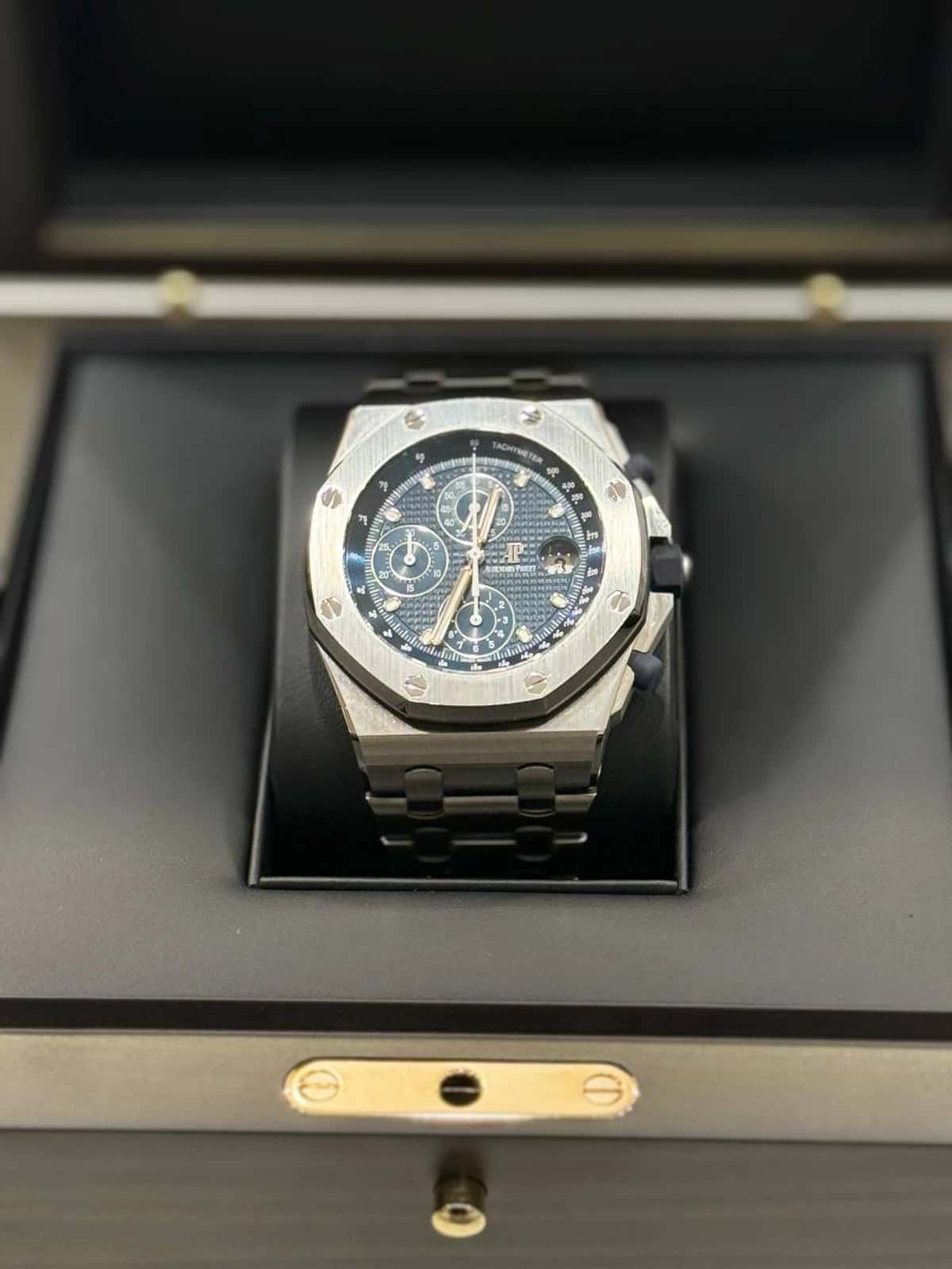 Royal Oak Offshore - Thumbnail 7
