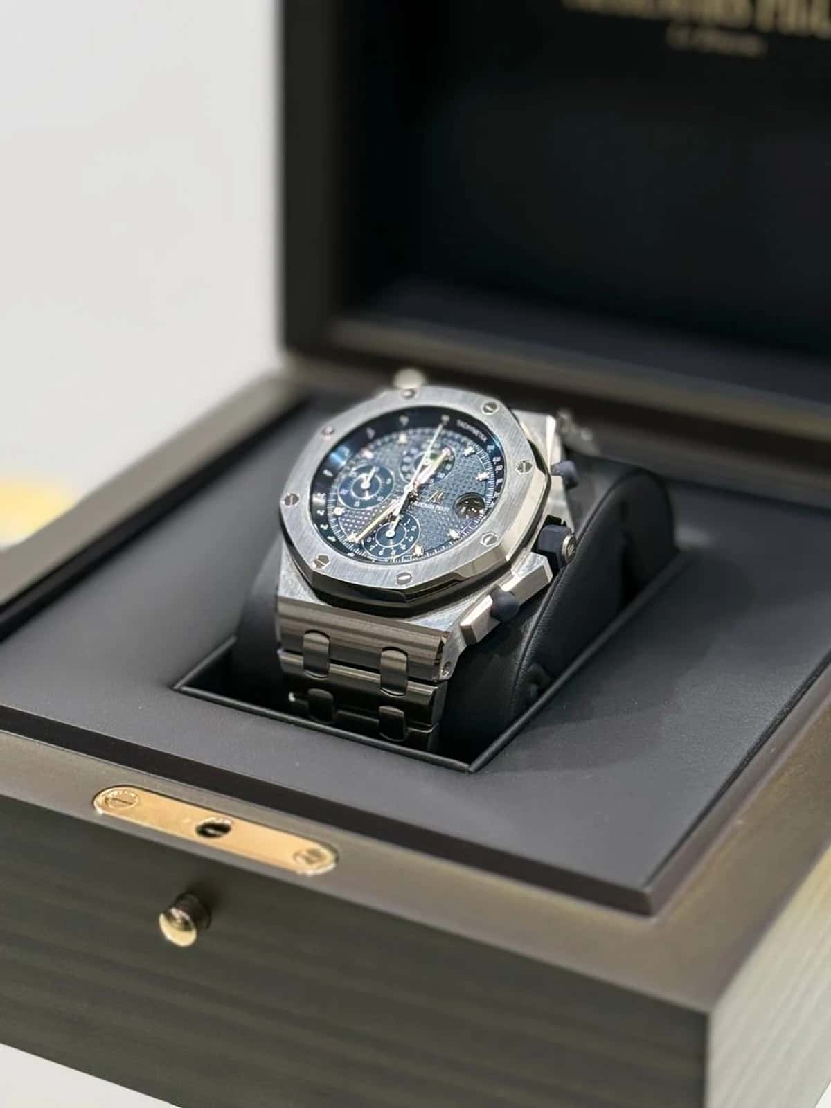 Royal Oak Offshore - Thumbnail 6
