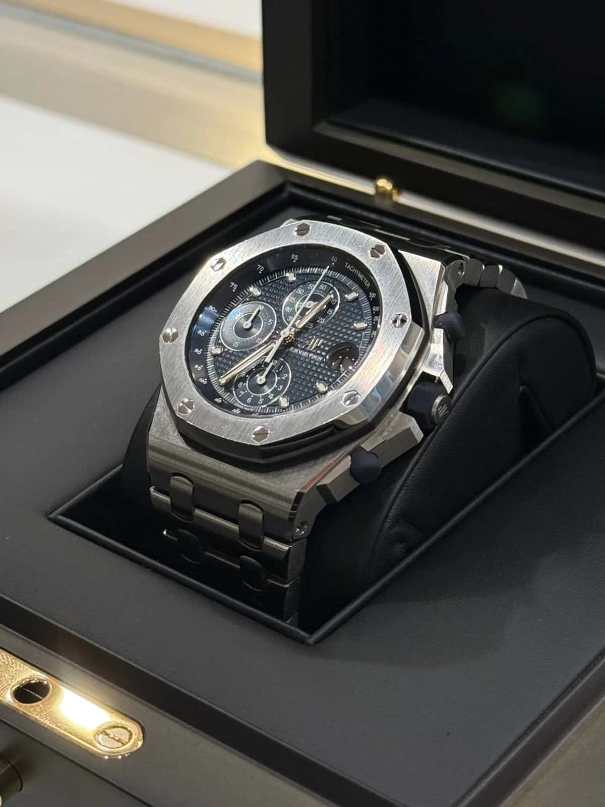 Royal Oak Offshore - Thumbnail 9