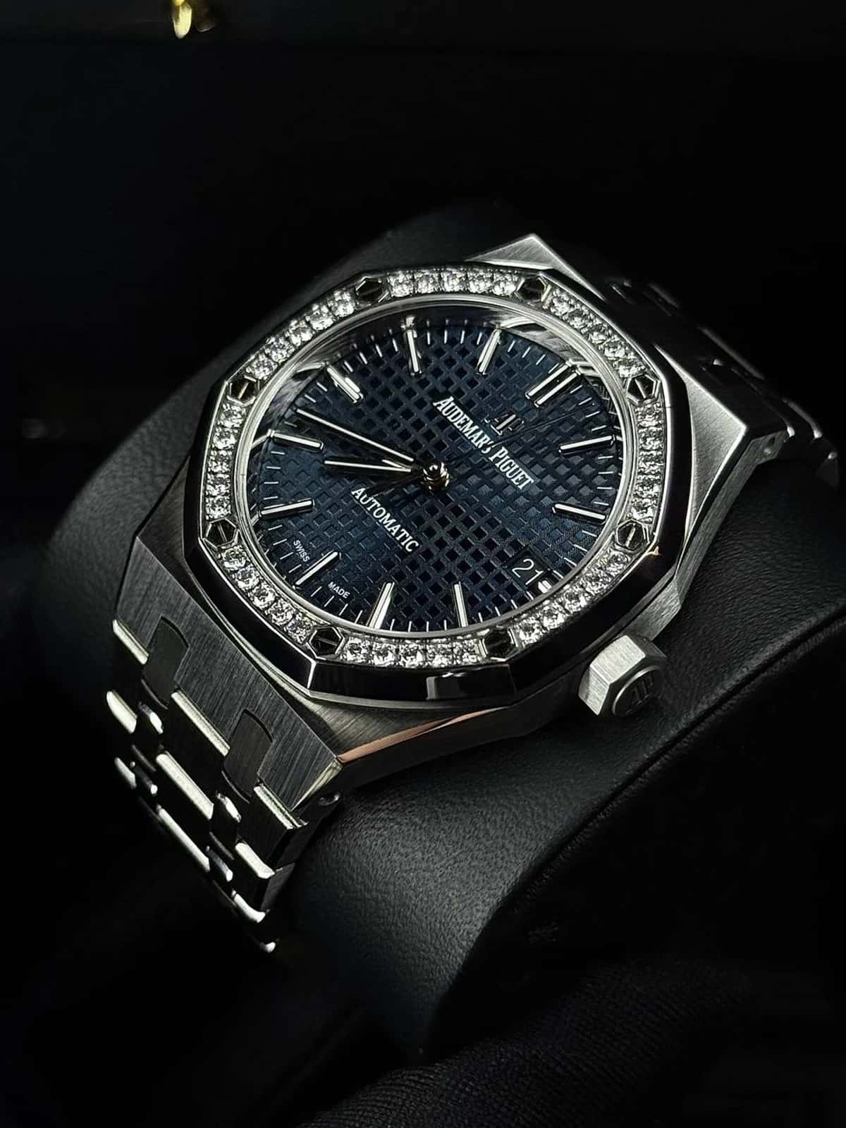 Royal Oak Lady - Thumbnail 8