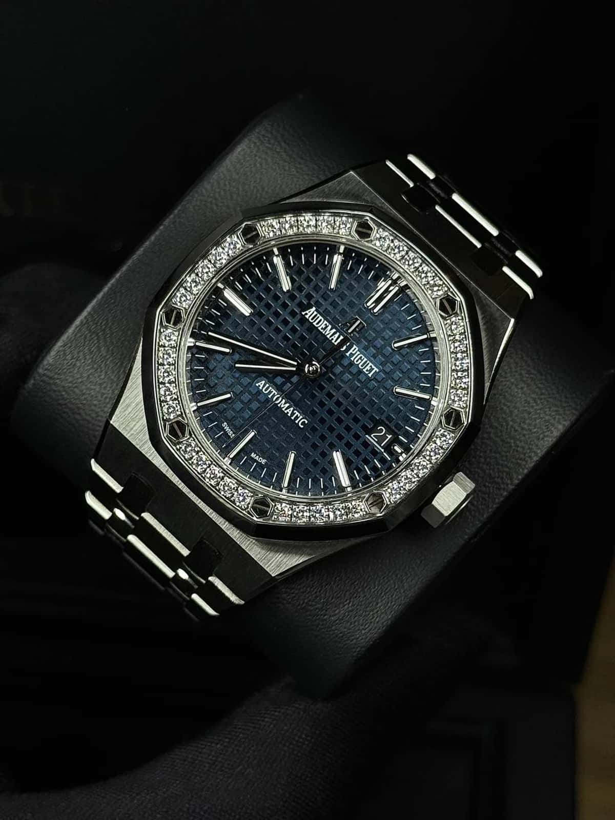 Royal Oak Lady - Thumbnail 12