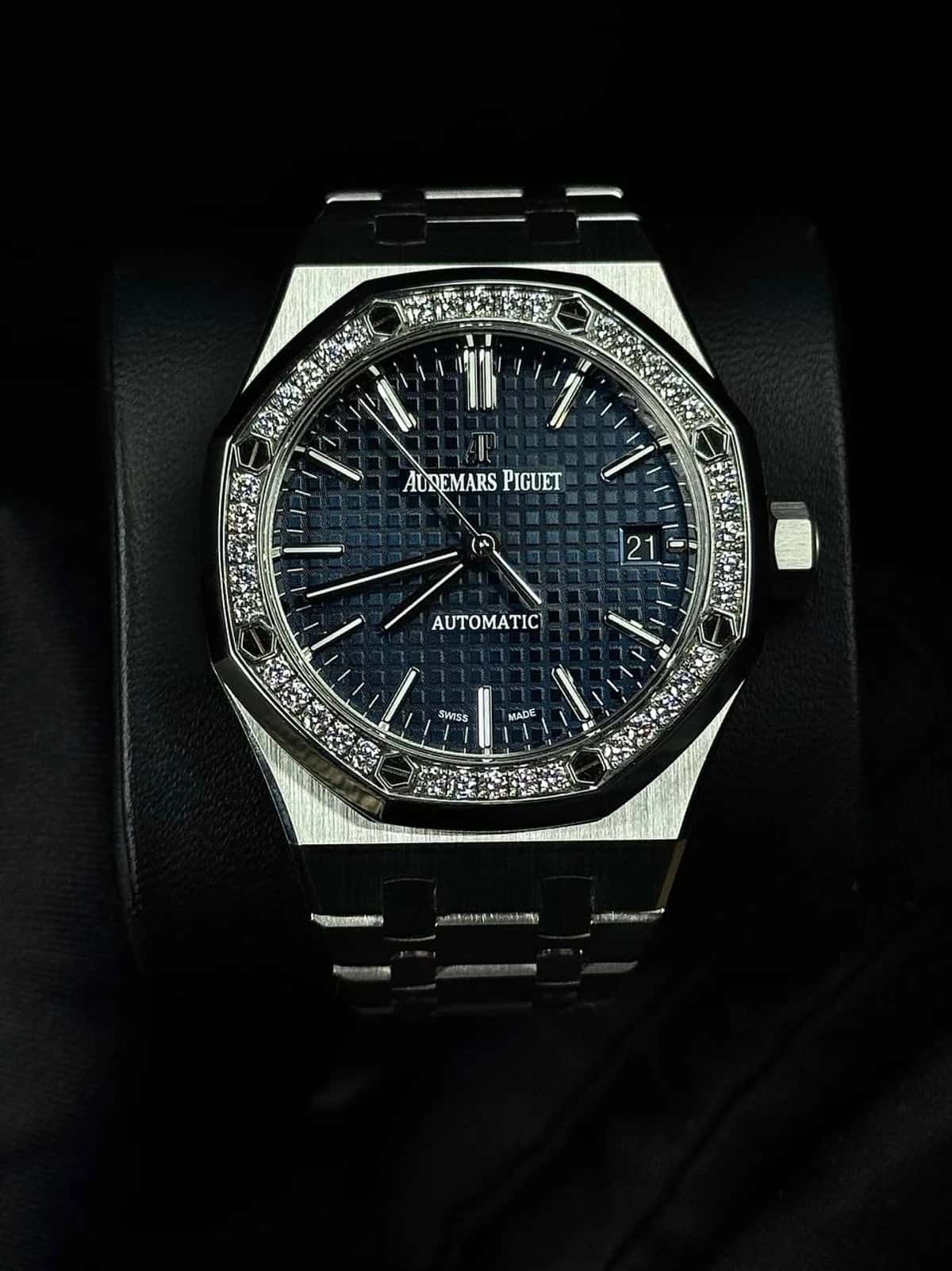 Royal Oak Lady - Thumbnail 9