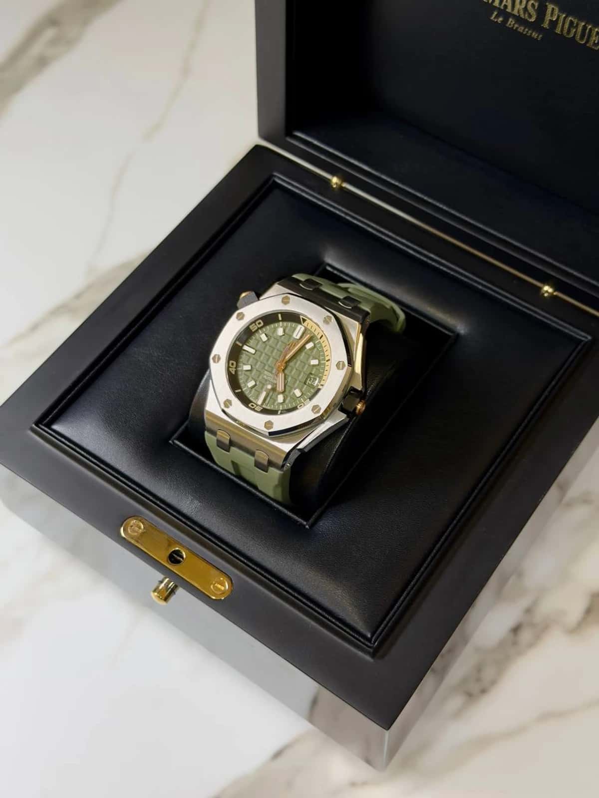 Royal Oak - Thumbnail 20