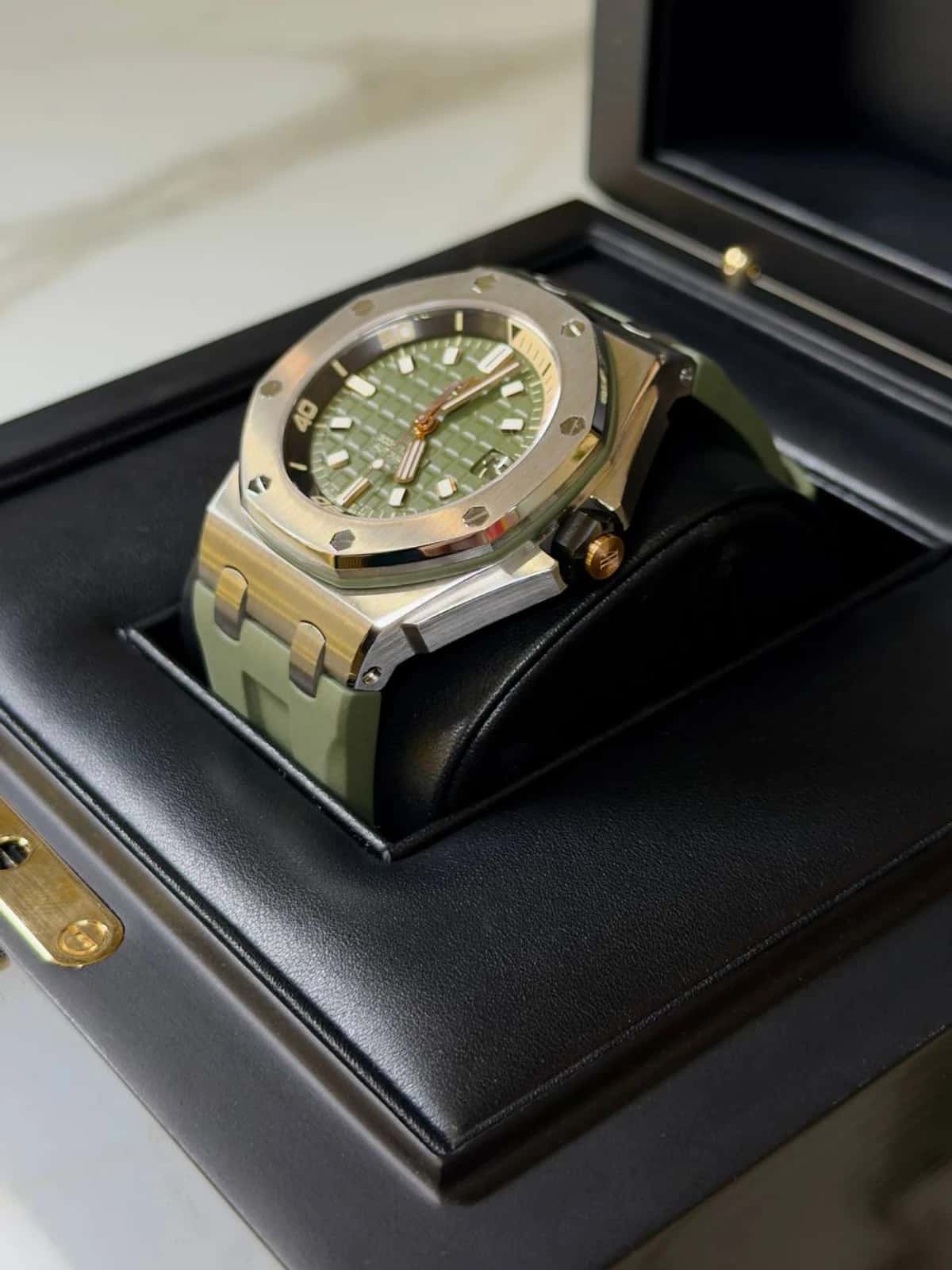Royal Oak - Thumbnail 18