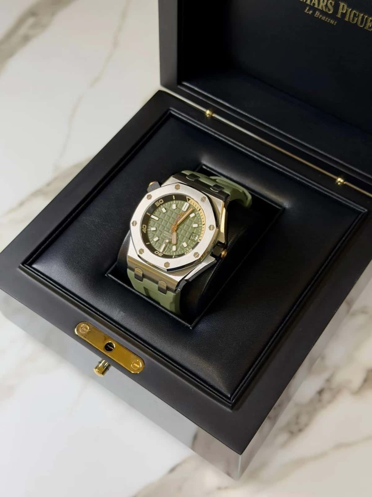Royal Oak - Thumbnail 10