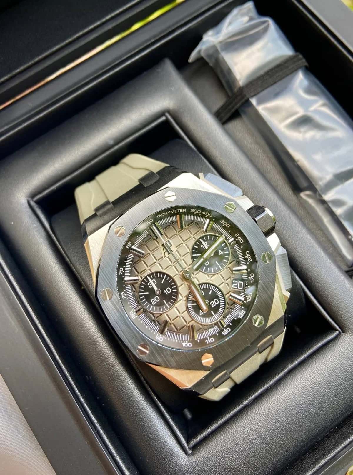 Royal Oak Offshore - Thumbnail 17