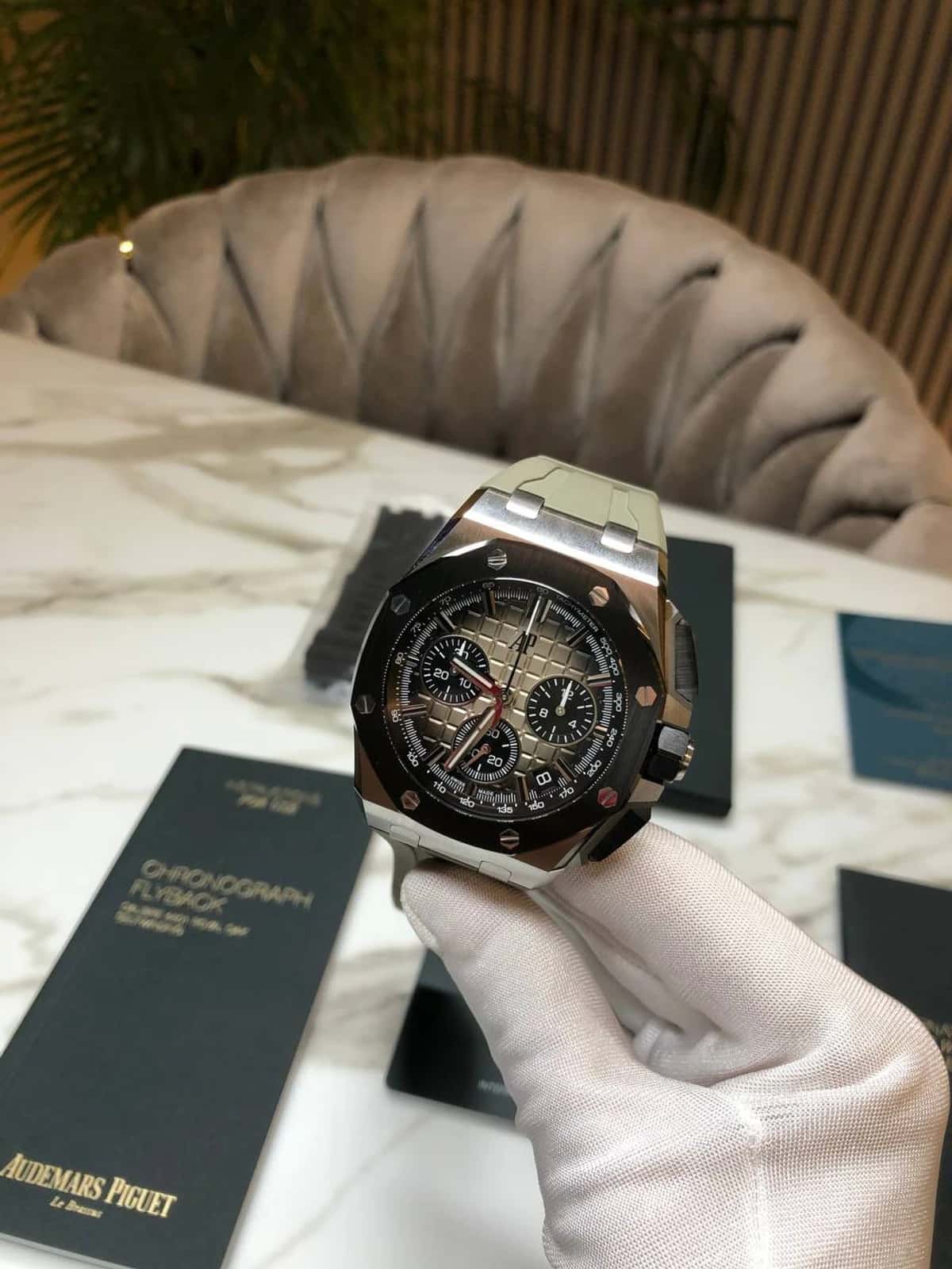 Royal Oak Offshore - Thumbnail 3